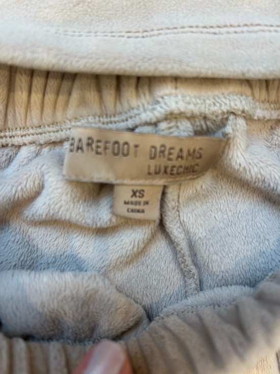 Barefoot Dreams Cozy Plush Lounge Shorts in Light Taupe - Picture 3 of 3